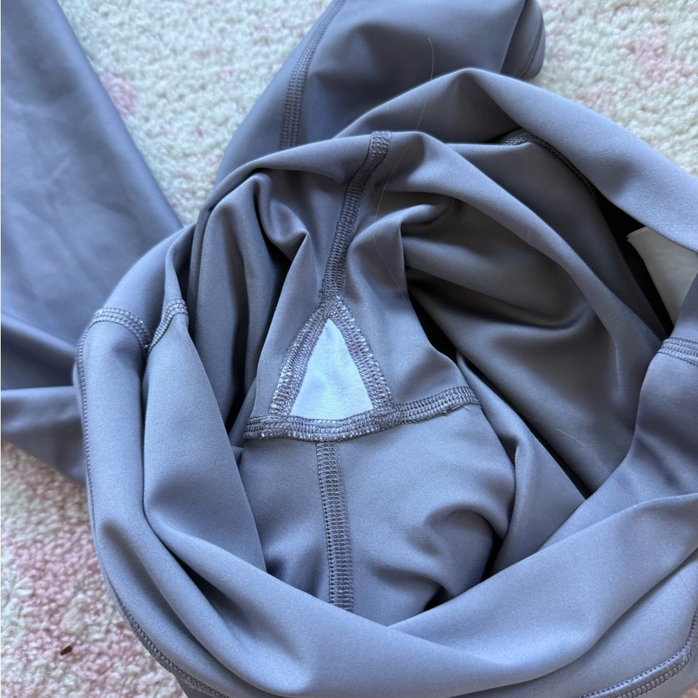 ALO Yoga Lavender High-Waisted Leggings - Picture 5 of 5